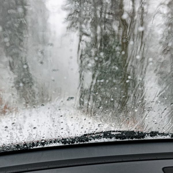 leaky-windscreen-in-winter