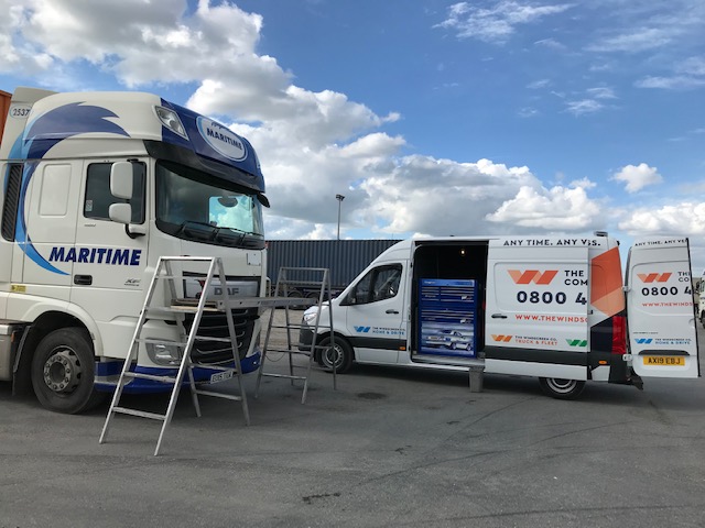 Replacing a Truck's Windscreen for Repair