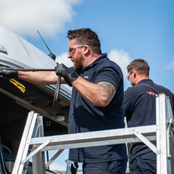 hgv windscreen technicians