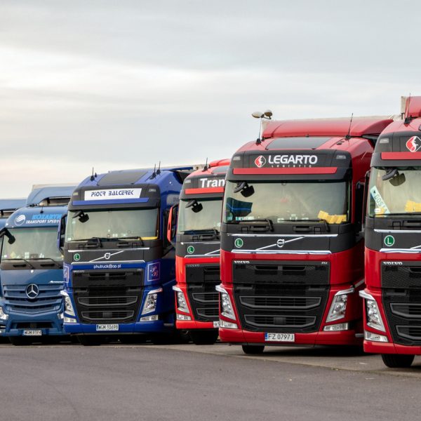 mercedes-benz-truck-windscreens